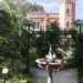 Villa Lucia, edificata tra il 1888 e il 1895 dallimprenditore Pasquale di Rienzo. Ledificio pass da diversi proprietari, fin quando nel 1930 fu venduta a tale Giuseppe Lillo, che gli diede il nome di sua moglie, Lucia appunto, le cui cinque lettere svettano in color blu lapislazzulo sulla facciata di color rosa 